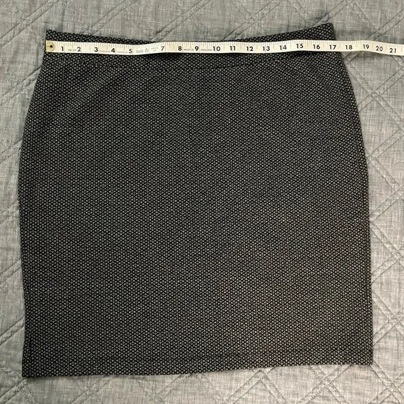 NWT LOFT Women’s A Line Black Gray Pattern Stretch Skirt, Size Large - Picture 3 of 5